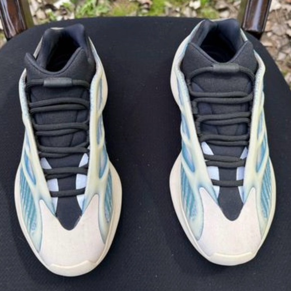 Yeezy 700v3 Kyanite (adidas) 6.5 Mens / 8 womens - Picture 6 of 7